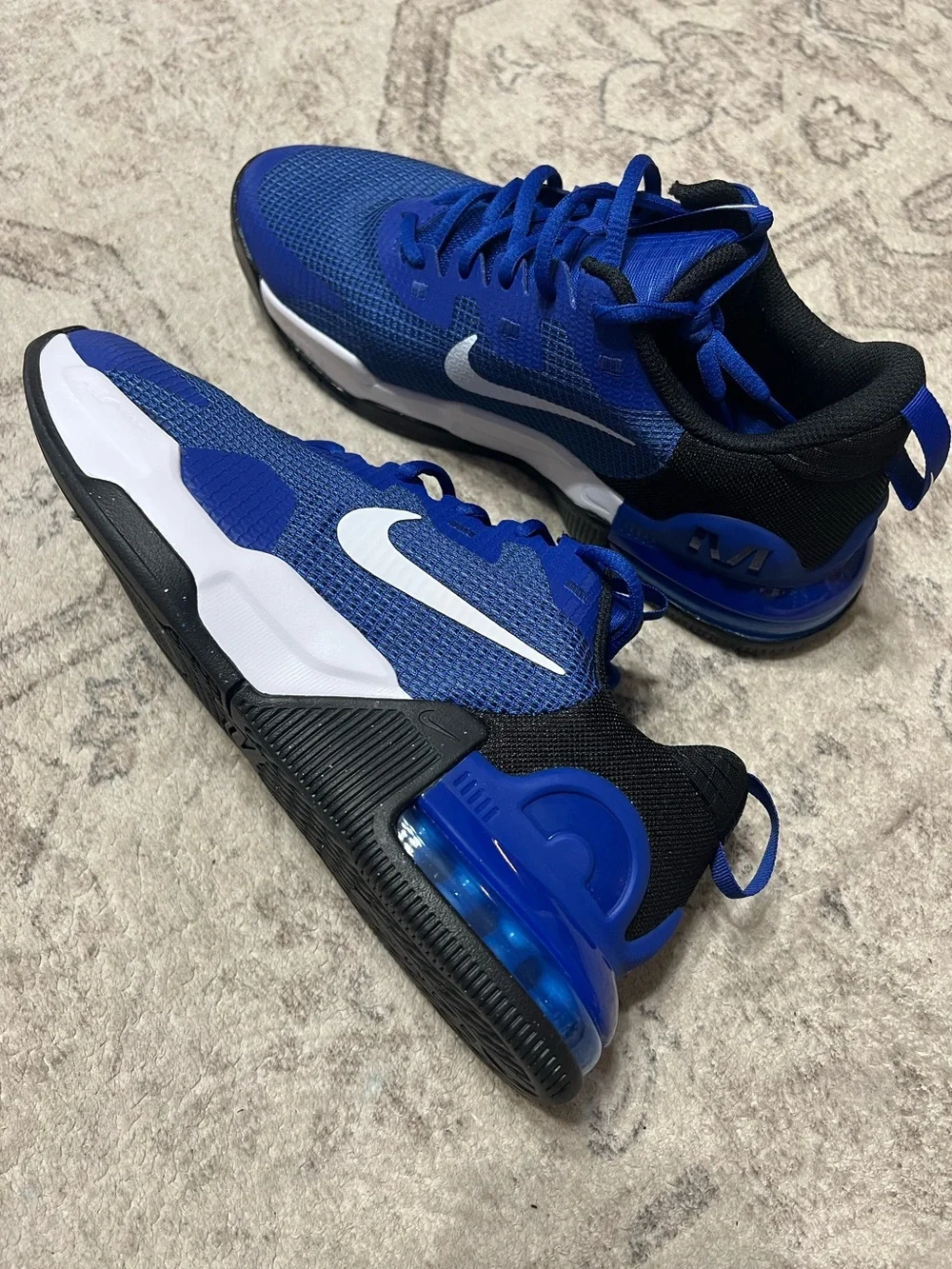 Nike new these